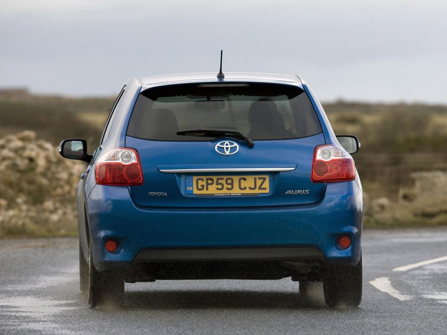  Toyota Auris 5-Door 2010 года  (UK) (фото 22 из 59)